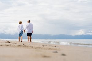 Glückliche Partnerschaft Paar am Strand